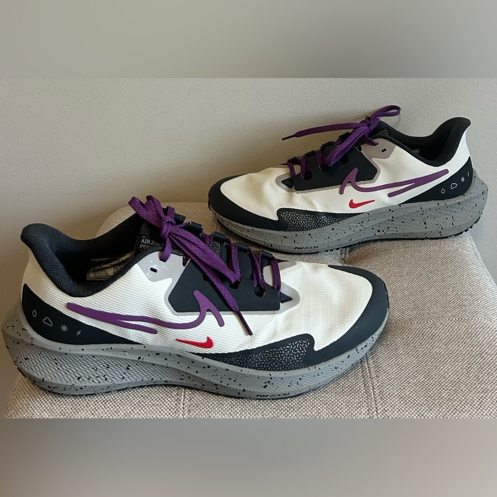 Nike Air Zoom Pegasus 39 Shield Light Bone Vivid Purple DO7626-003 Womens Sz 11